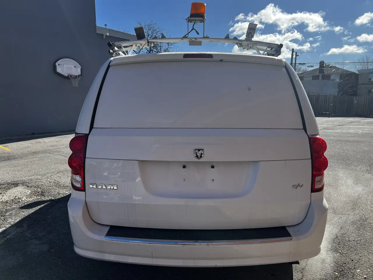 RAM Cargo Van снимка RAM Cargo Van