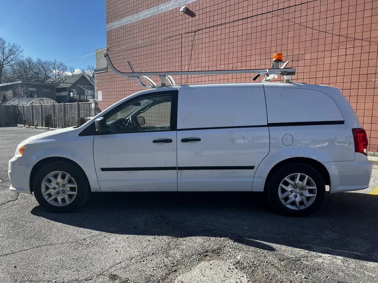 RAM Cargo Van снимка RAM Cargo Van