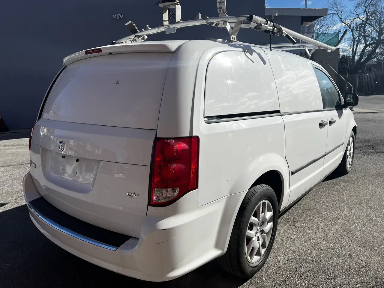RAM Cargo Van снимка RAM Cargo Van