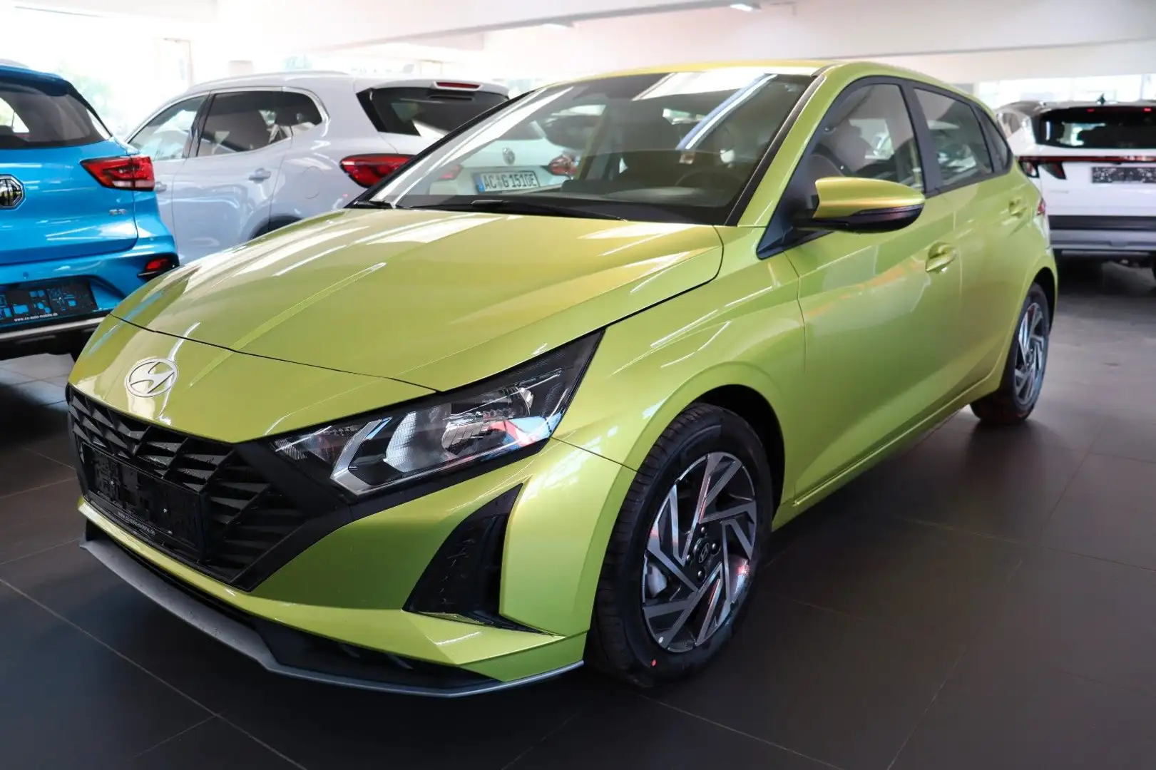 Hyundai i20 1.2 Navi Klima PDC R.cam Alu16 SHZ SOFORT Żółty - 1