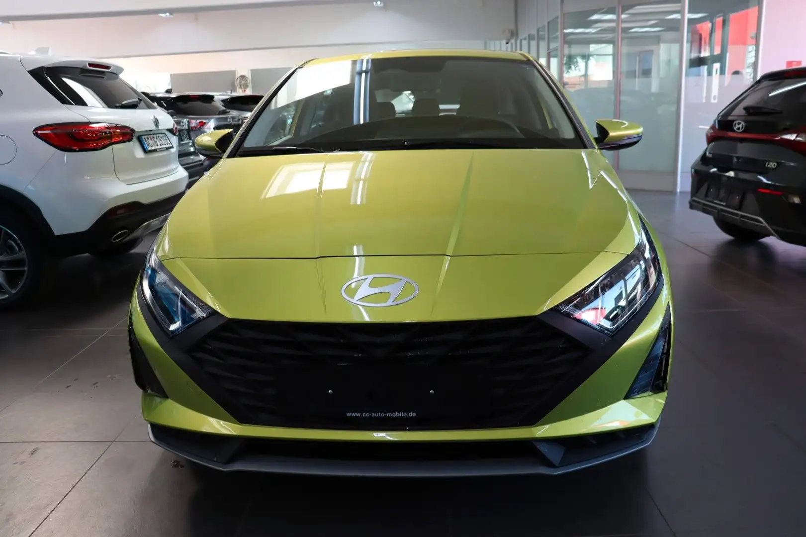 Hyundai i20 1.2 Navi Klima PDC R.cam Alu16 SHZ SOFORT Żółty - 2