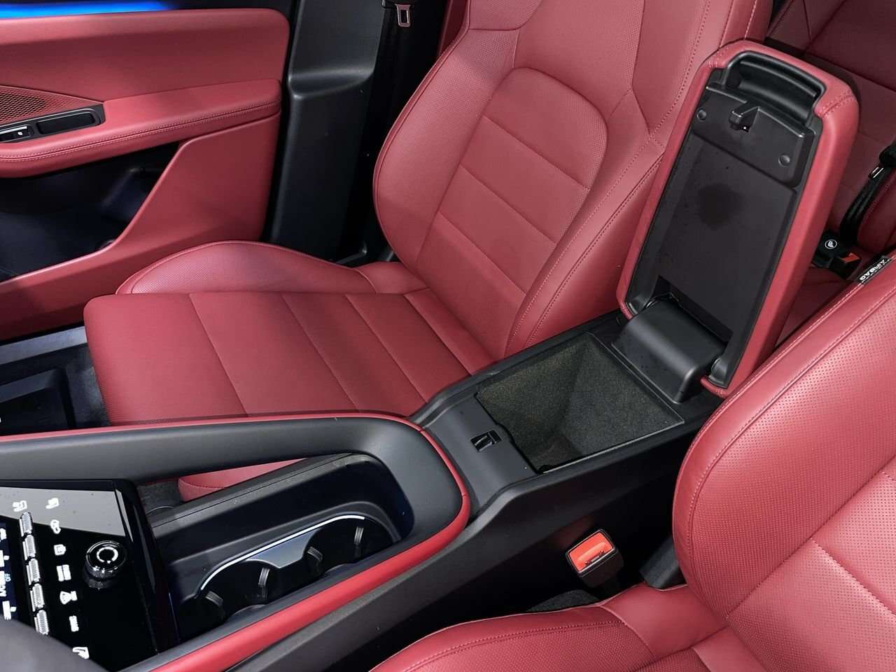 2025 Porsche Macan Electric 4S AWD | Low KM, Fully Equipped | thumb 29