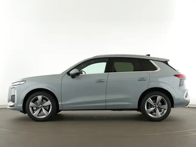 Audi Q3 view 4