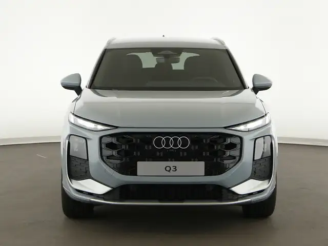 Audi Q3 view 3