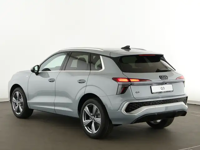 Audi Q3 view 5