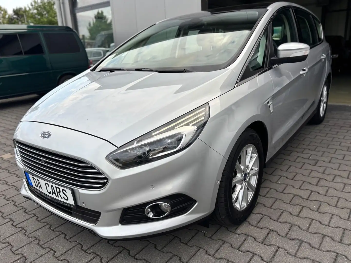 Ford S-Max S-MAX 2.0 TDI Titanium Navi+Camera/Panoram/AHK Argintiu - 1
