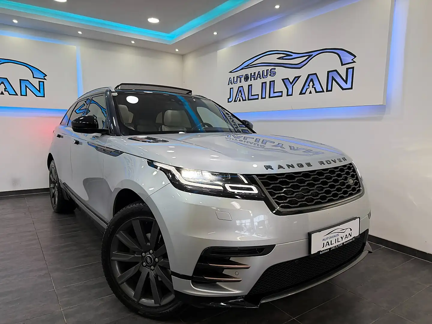 Land Rover Range Rover Velar R-Dynamic S 2,0 Twinturbo Allrad Aut. PANO, AHK... Grau - 2