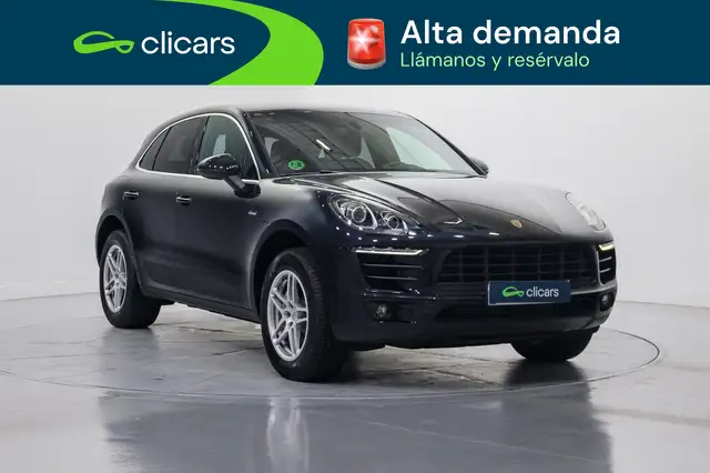Porsche Macan view 3