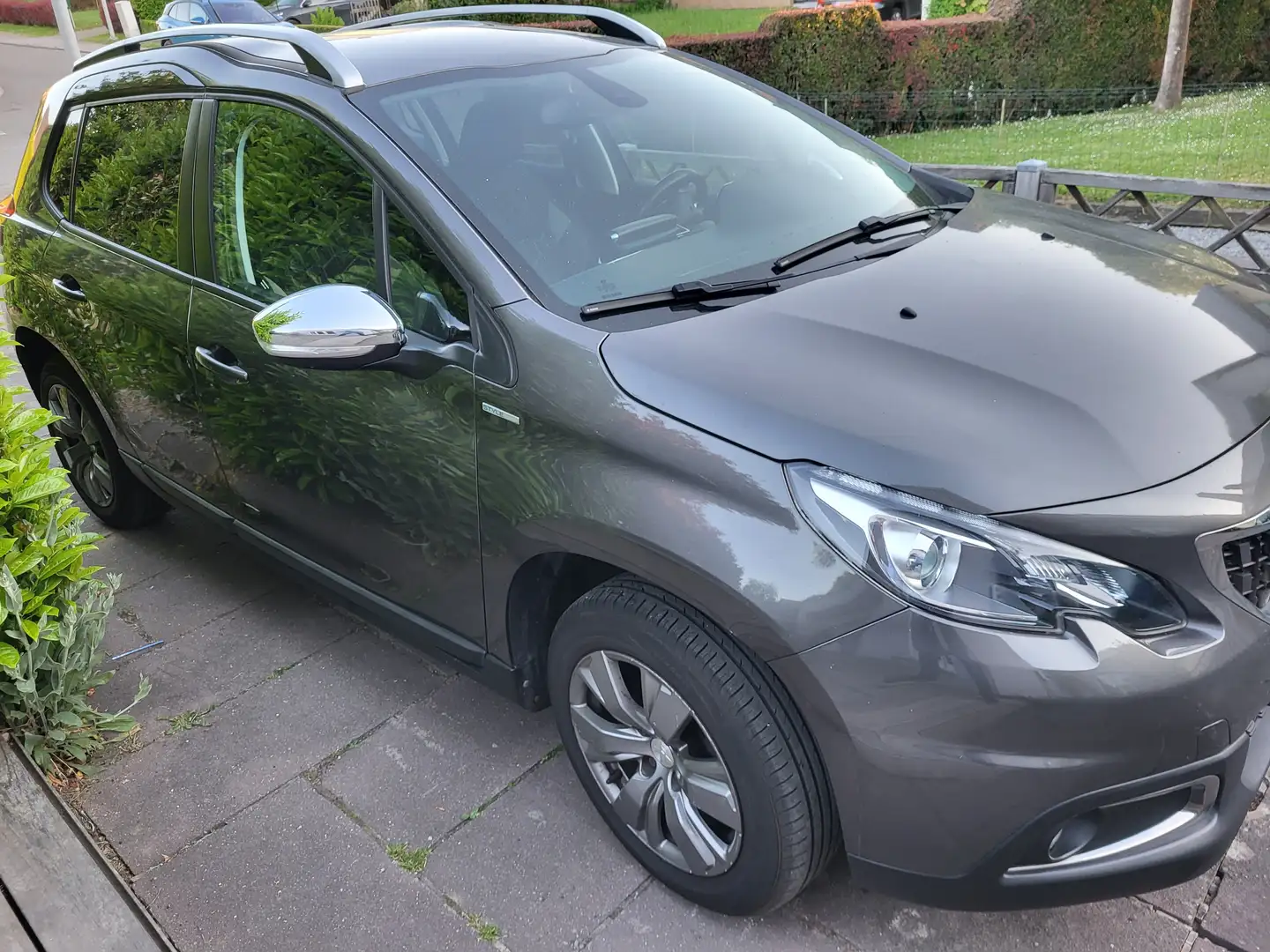 Peugeot 2008 2008 1.2i PureTech Style S Grijs - 1