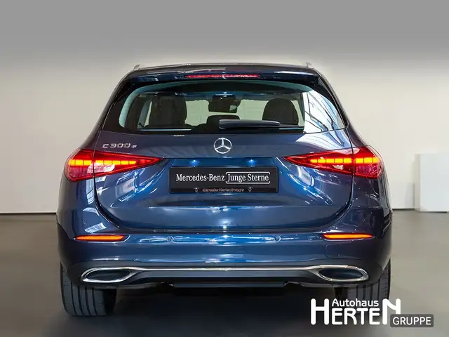 Mercedes-Benz 300 view 4