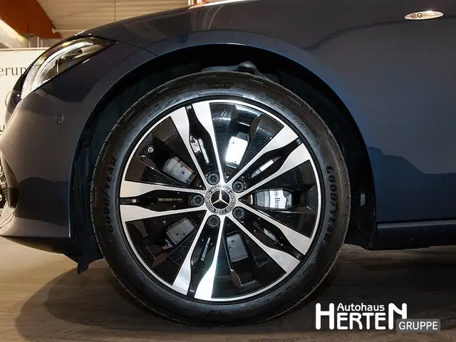 Mercedes-Benz 300 view 5
