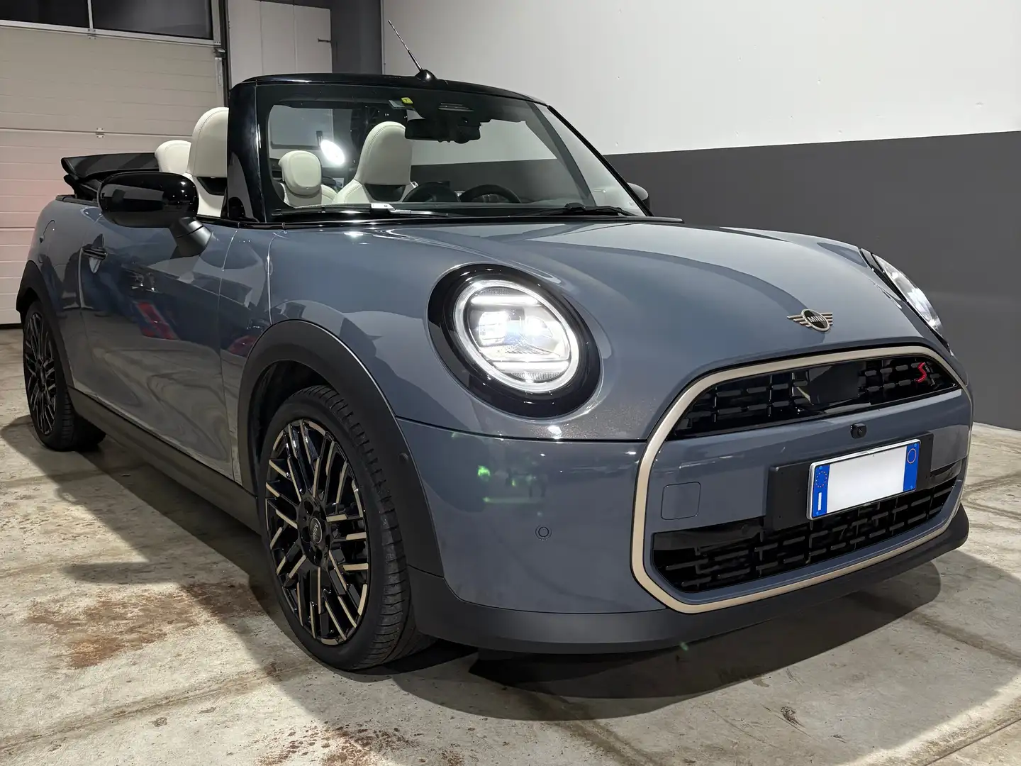 MINI Cooper S Cabrio Mini Cooper S Cabrio F67 2.0 Favoured XL Сірий - 1