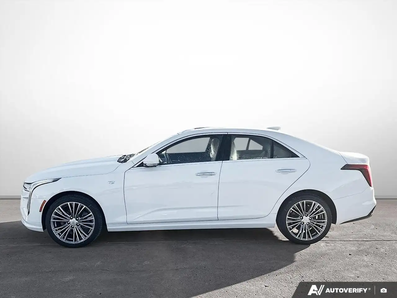 Cadillac CT4 снимка Cadillac CT4