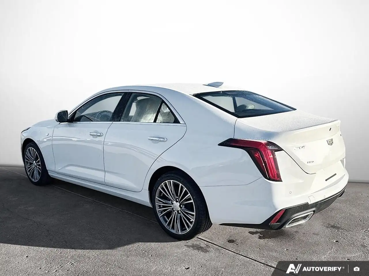 Cadillac CT4 снимка Cadillac CT4
