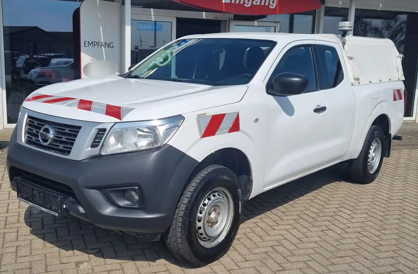 Nissan NP300 Visia King Cab 4x4+Ahk/Klima/Sitzh./ZV/CD Blanco - 1