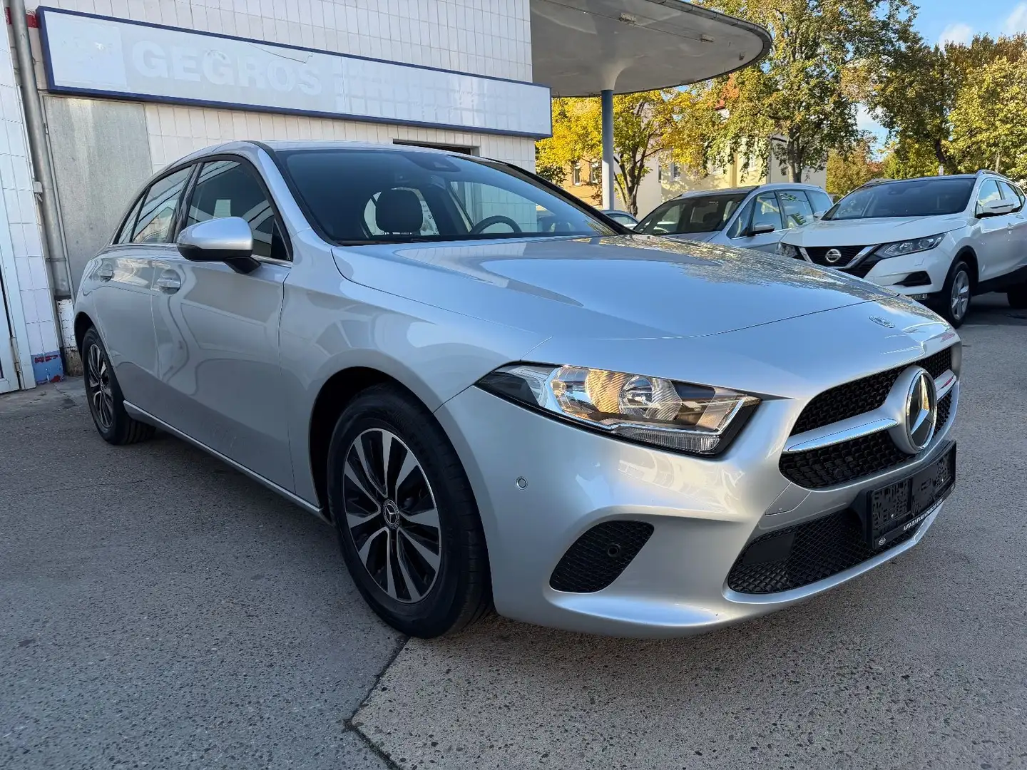 Mercedes-Benz A 180 d *Automatik*Navi*R.Kam*Euro6* Argent - 1