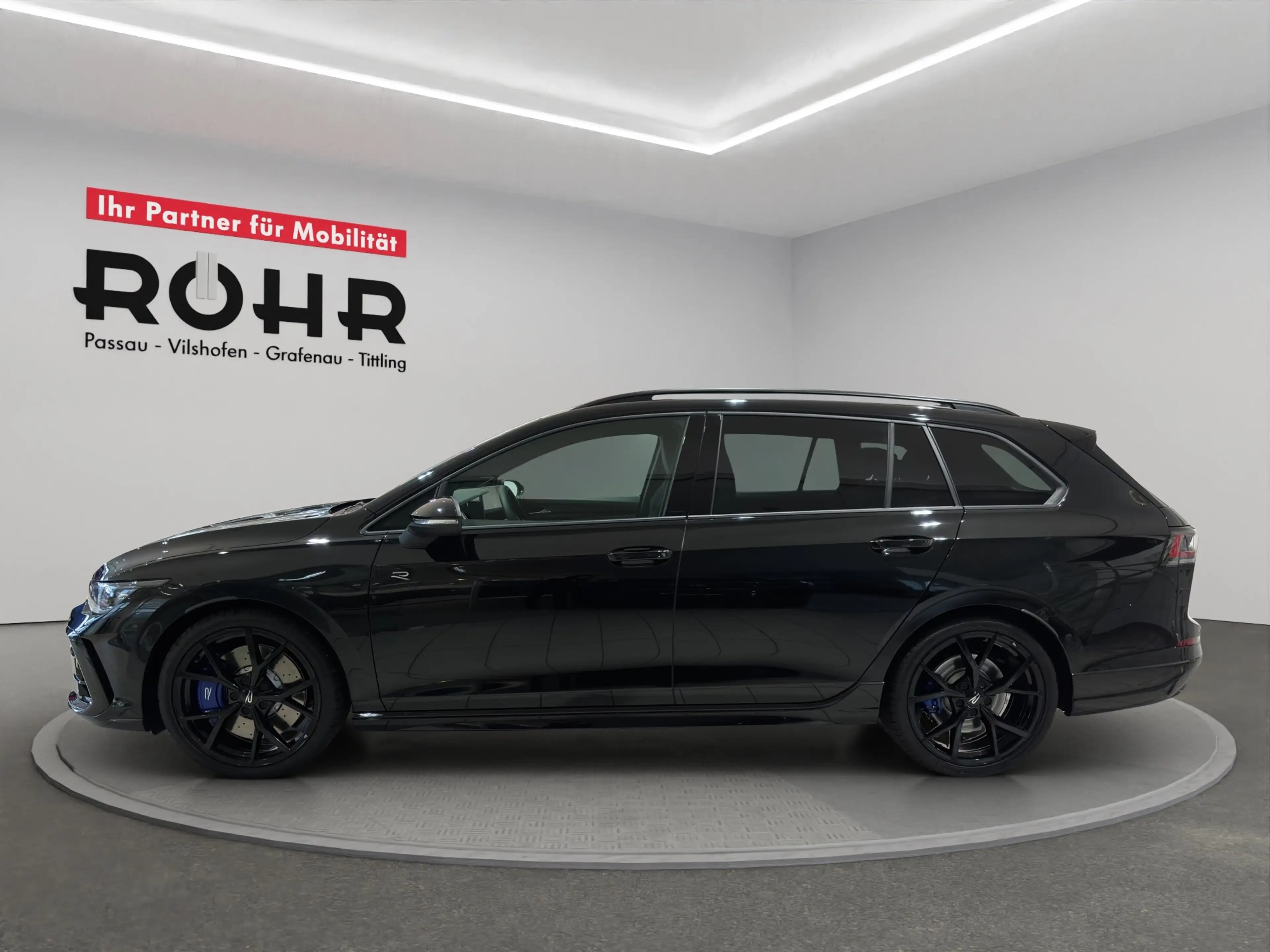 Volkswagen Golf Variant Golf VIII Variant R 2.0 TSI 4M Black ACC AHK LED — photo 3