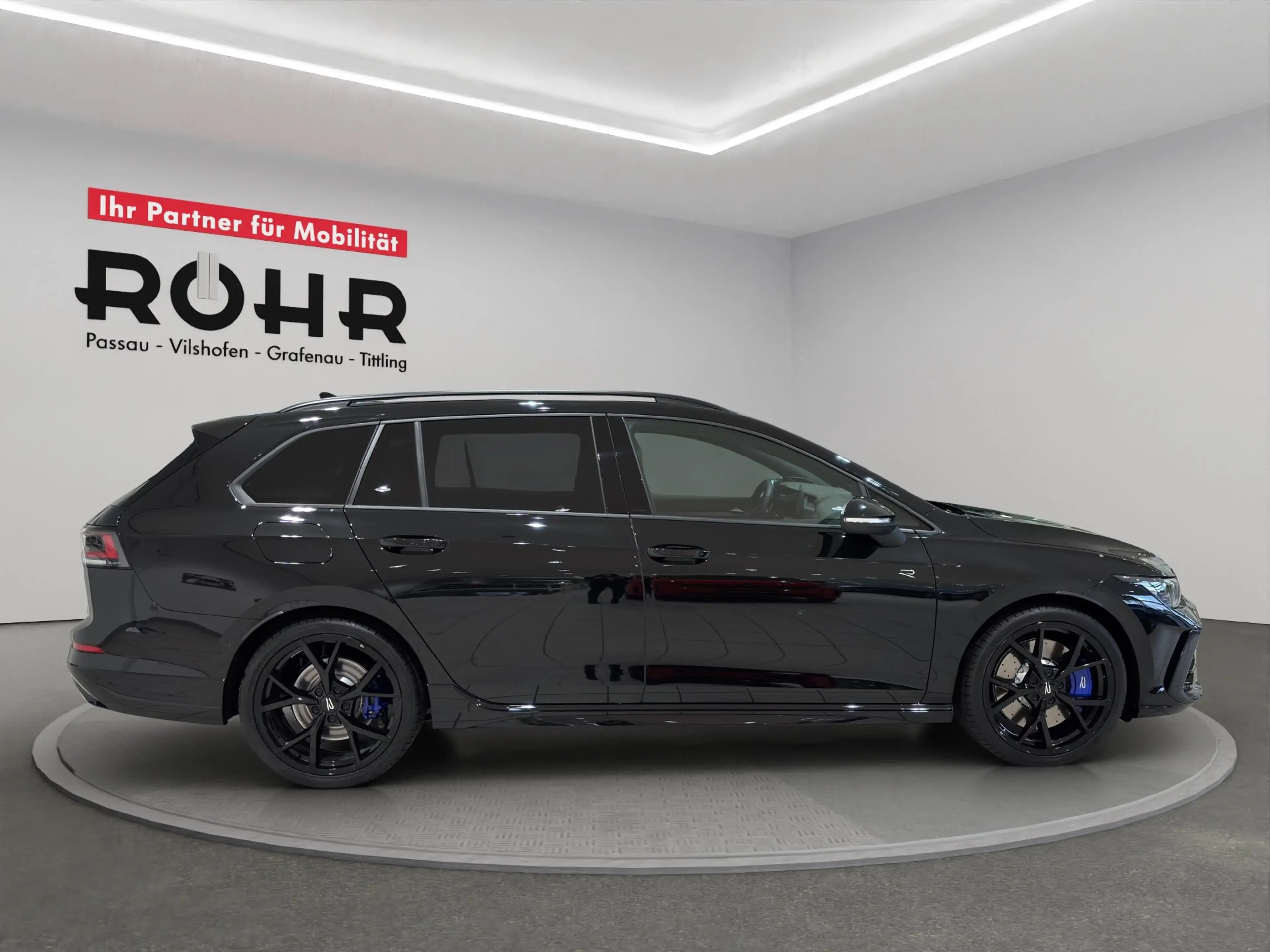 Volkswagen Golf Variant Golf VIII Variant R 2.0 TSI 4M Black ACC AHK LED — photo 4