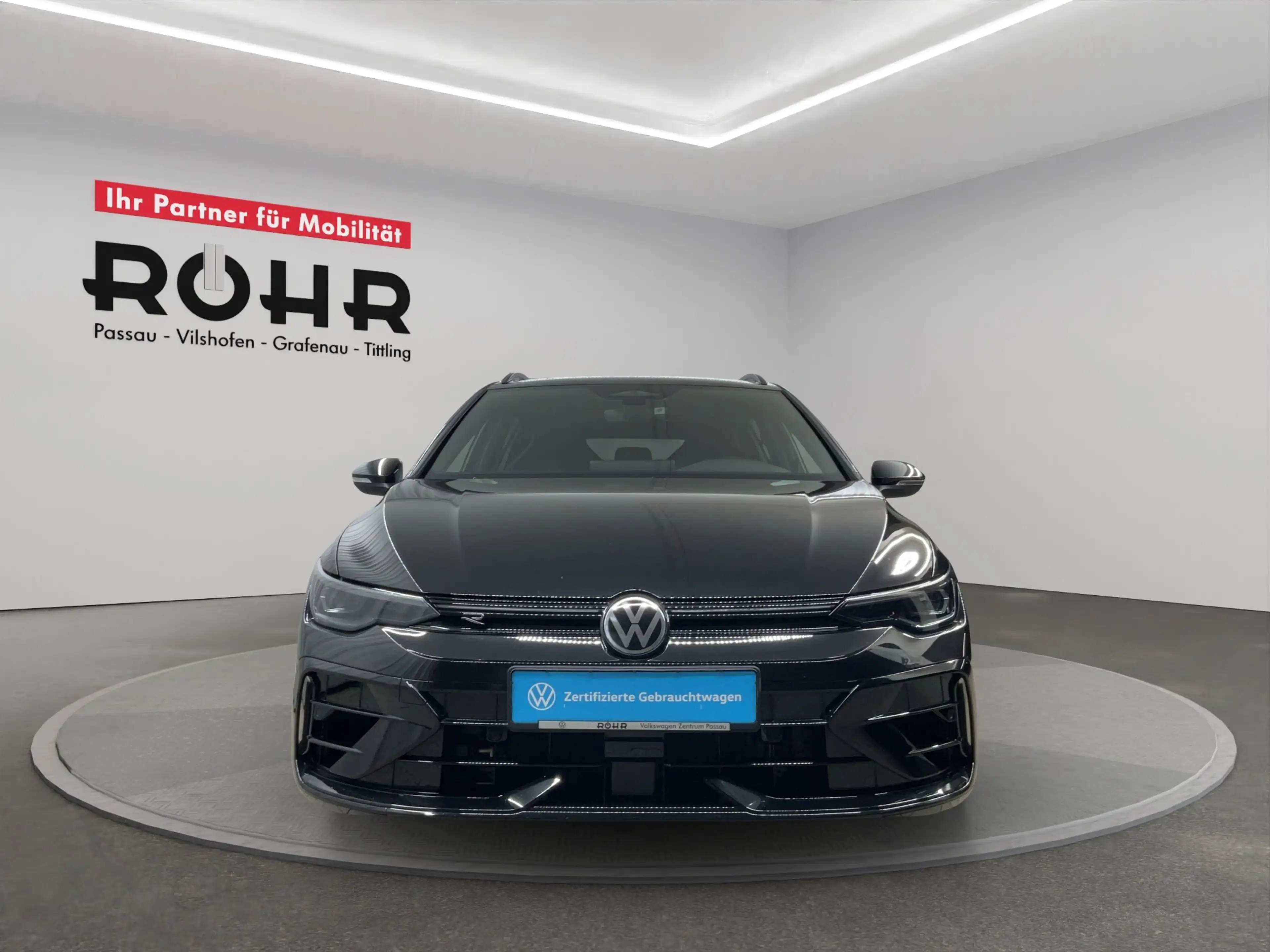 Volkswagen Golf Variant Golf VIII Variant R 2.0 TSI 4M Black ACC AHK LED — photo 2
