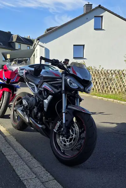 Triumph Street Triple - foto 2