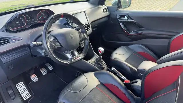Peugeot 208 view 8