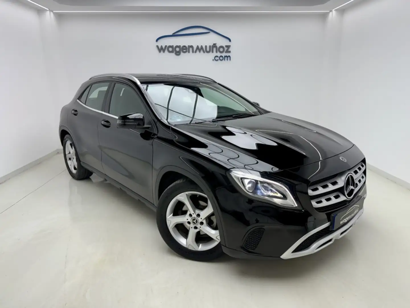 Mercedes-Benz GLA 200 200d 7G-DCT Zwart - 2