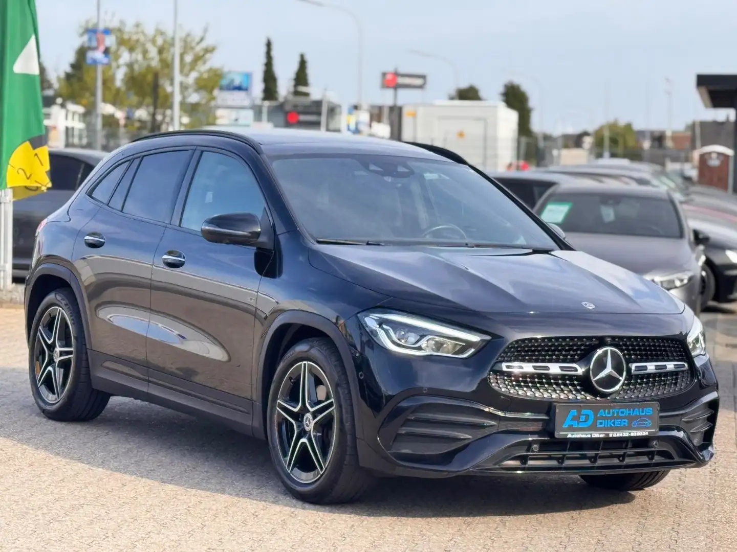 Mercedes-Benz GLA 200 d AMG Line Night-Paket Schwarz - 2