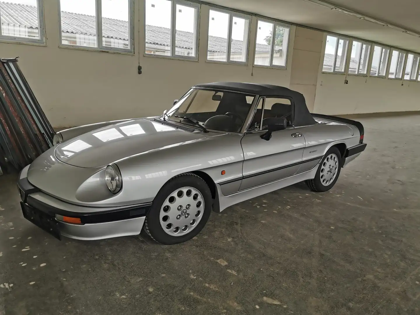 Alfa Romeo Spider Cabrio Silber - 2