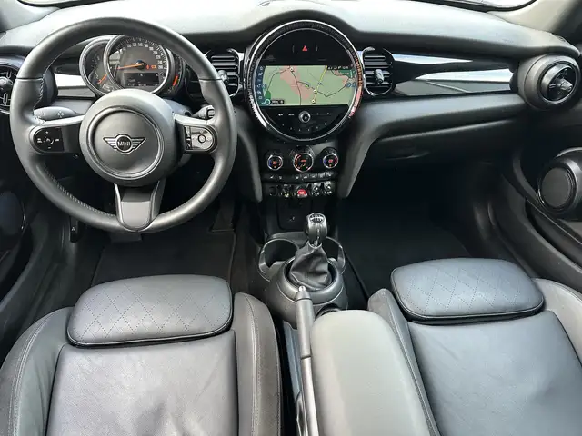 Mini Cooper Cooper view 10
