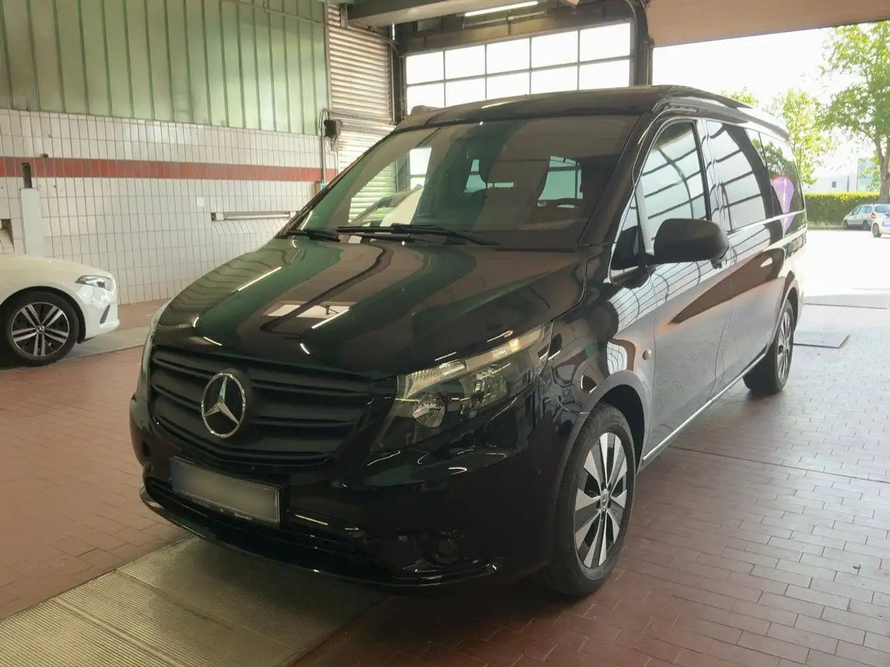 Mercedes-Benz V 220