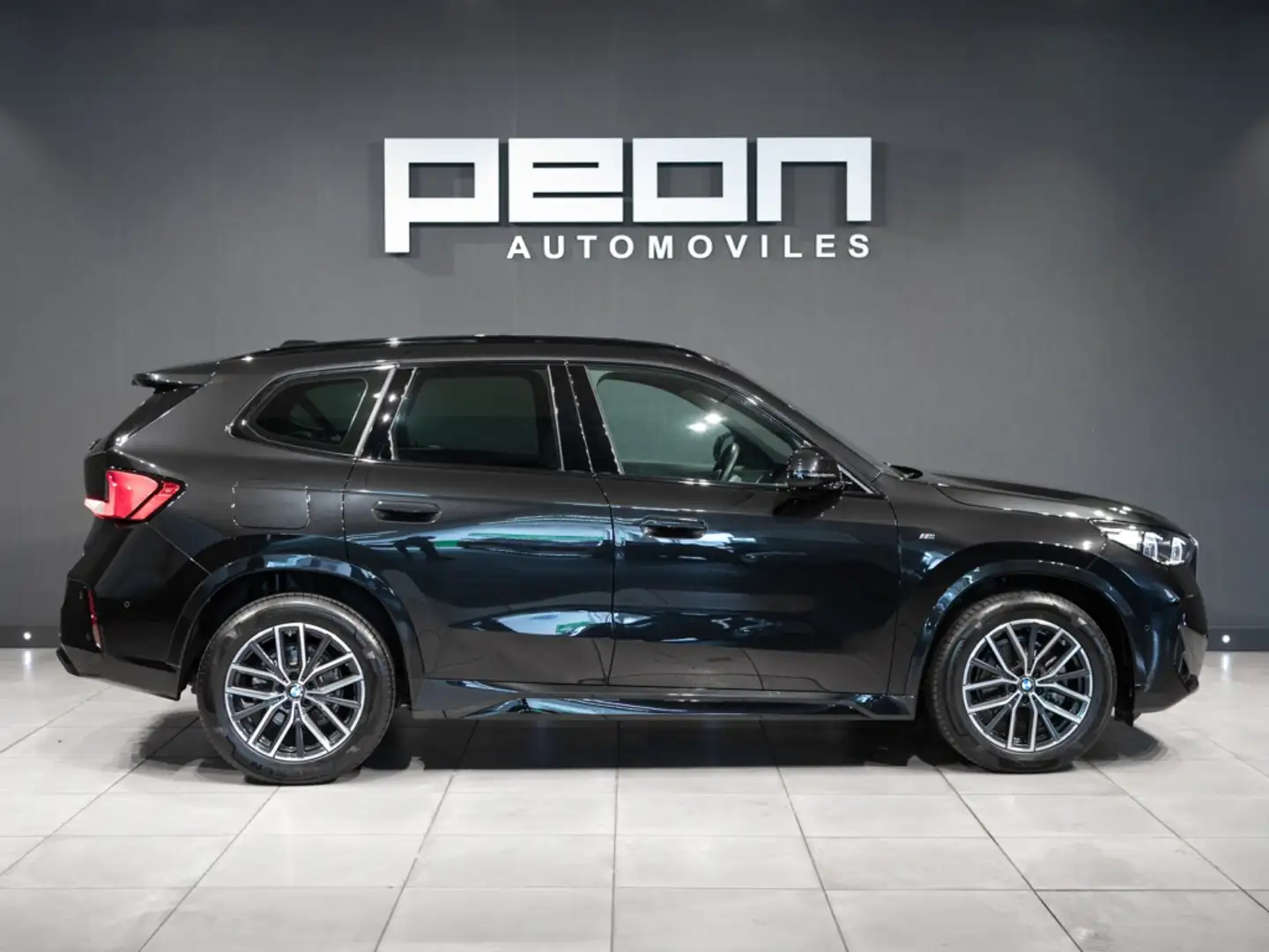 BMW X1 sDrive 18dA M Sport Pro Negro - 2