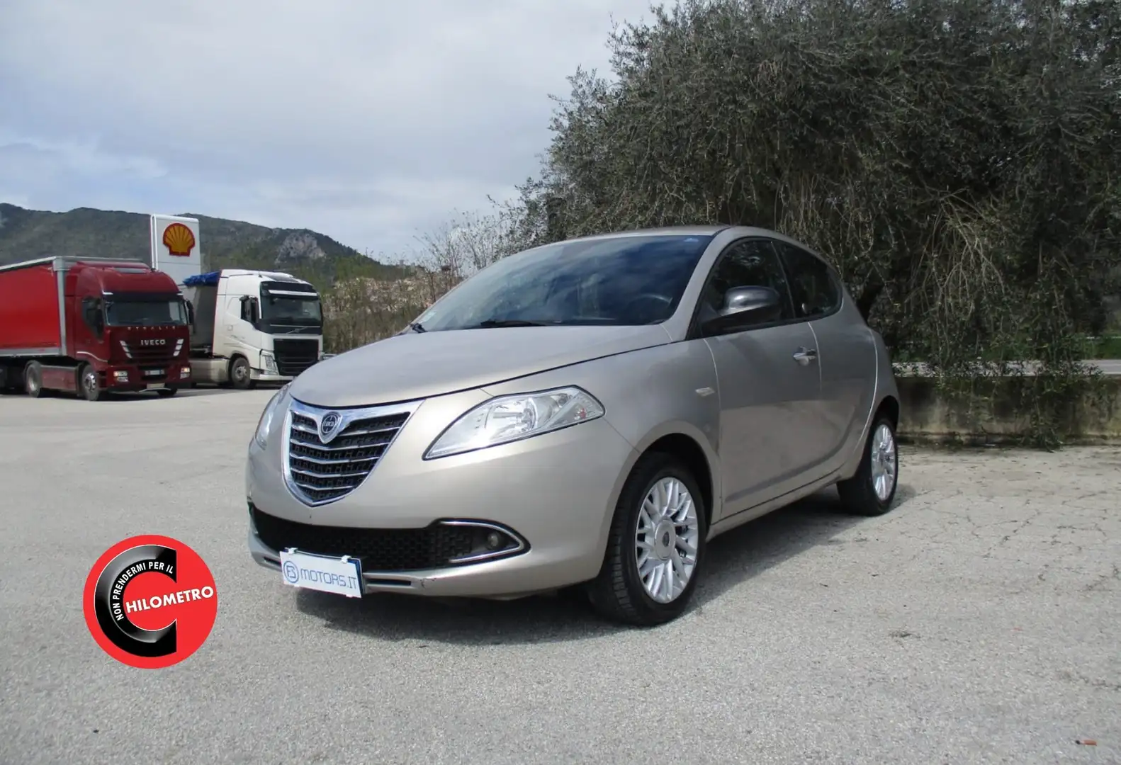 Lancia Ypsilon 1.2 GOLD Gold - 1