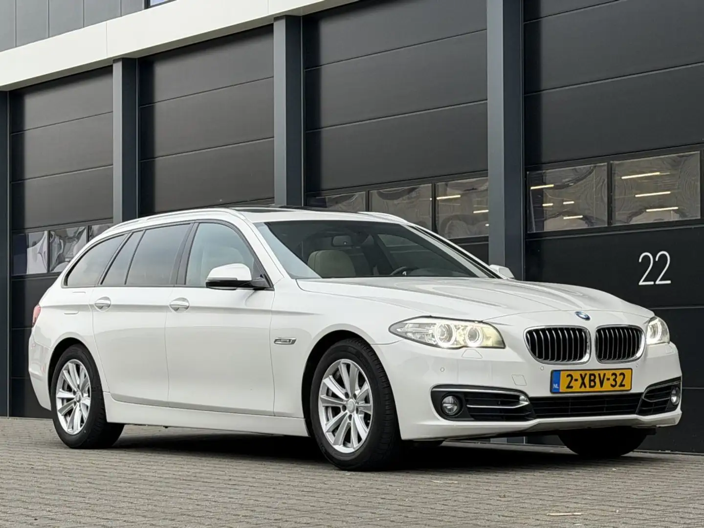 BMW 520 5-serie 520d Virtual Cockpit Hade-Up Pano EURO-6 Wit - 2