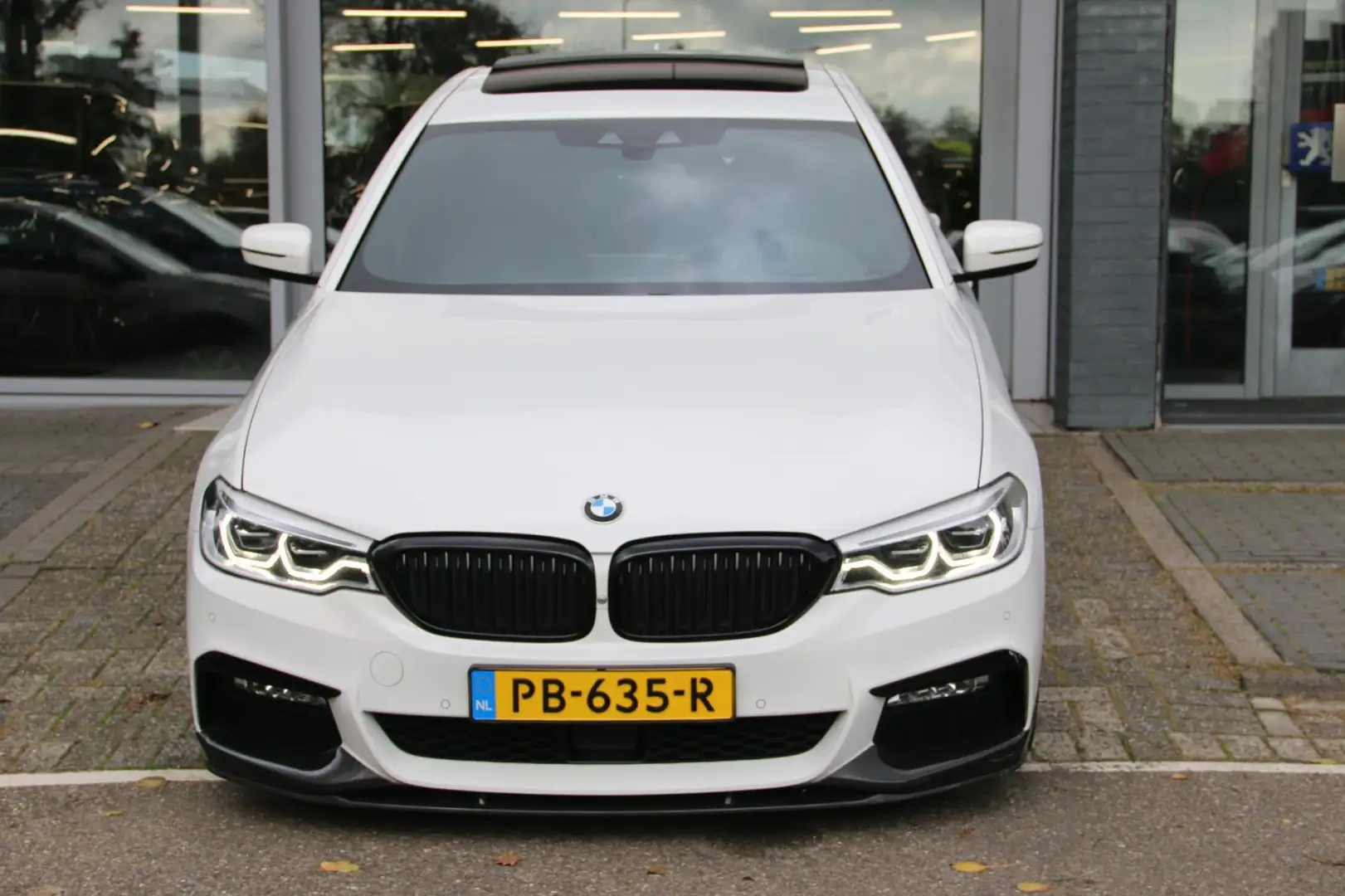 BMW 540 5-serie 540i High Executive M-PAKKET NL-AUTO NAP! Wit - 2