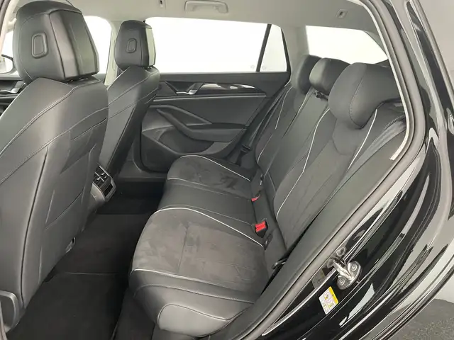 Volkswagen Passat view 11