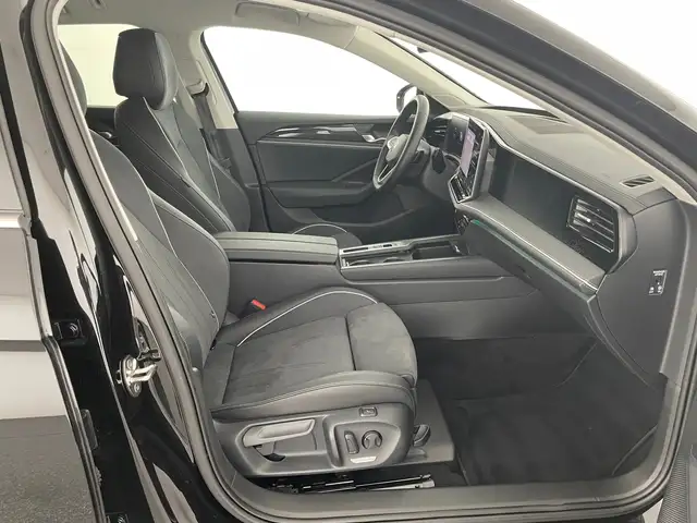 Volkswagen Passat view 10