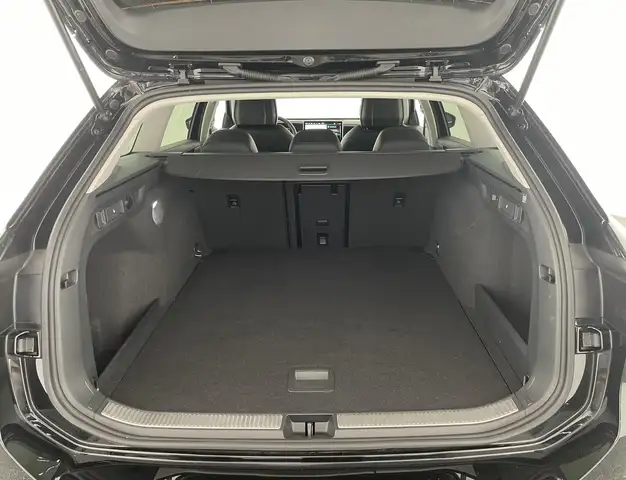 Volkswagen Passat view 7