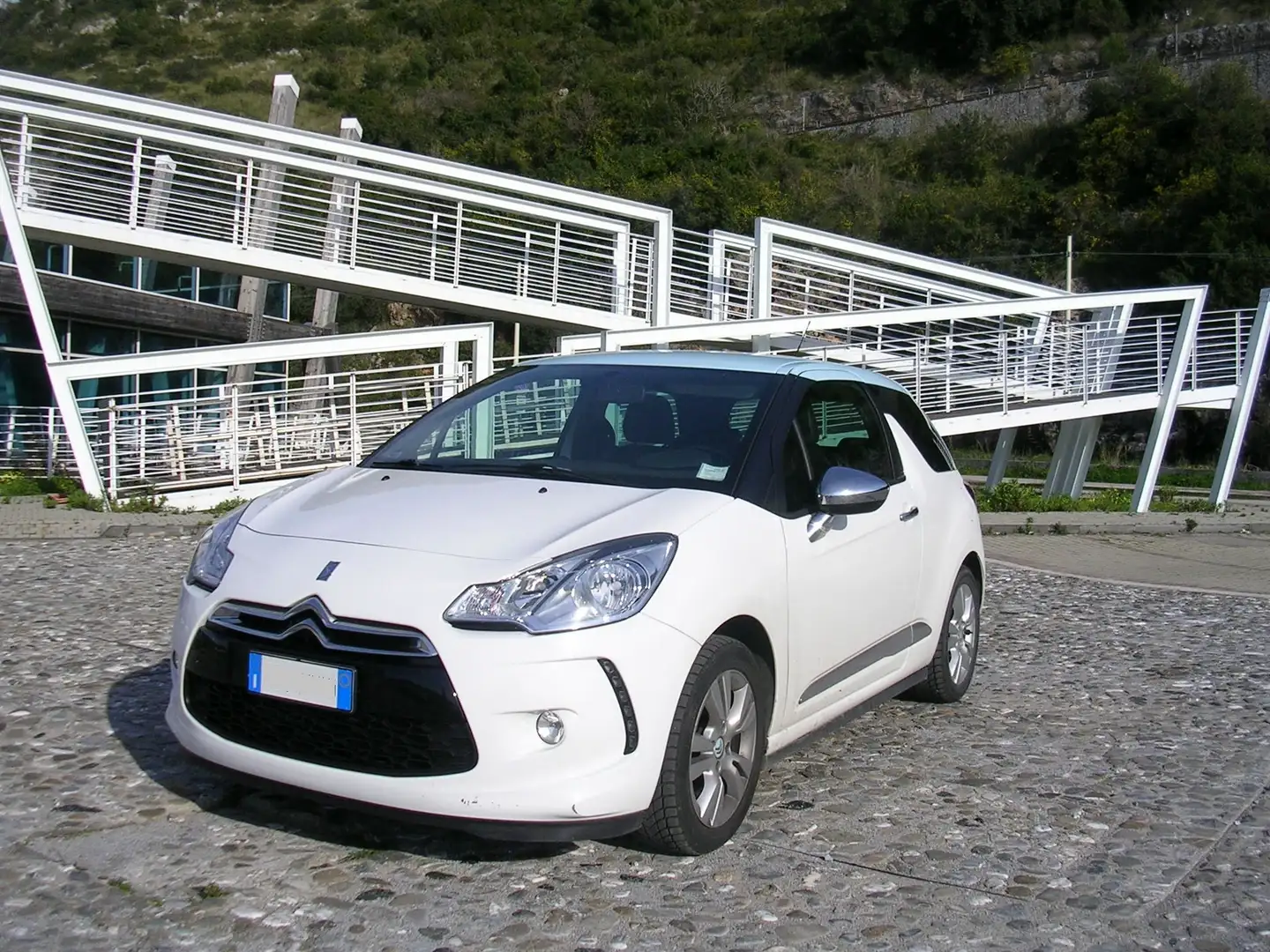 DS Automobiles DS 3 So Chic HDi 1.6 Blanco - 1