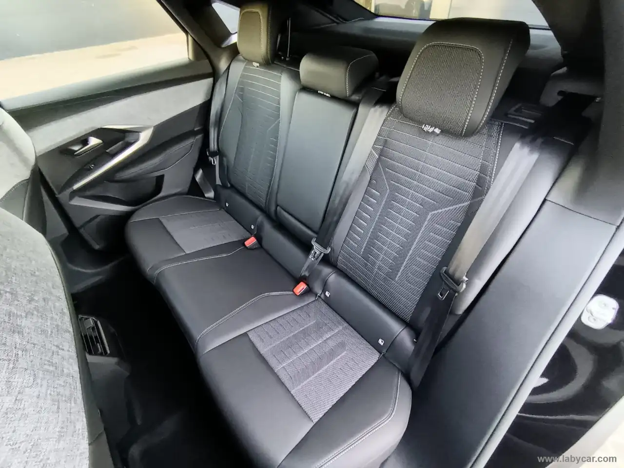 2026 Peugeot 3008 Hybrid 145 e-DCS6 GT, photograph 12