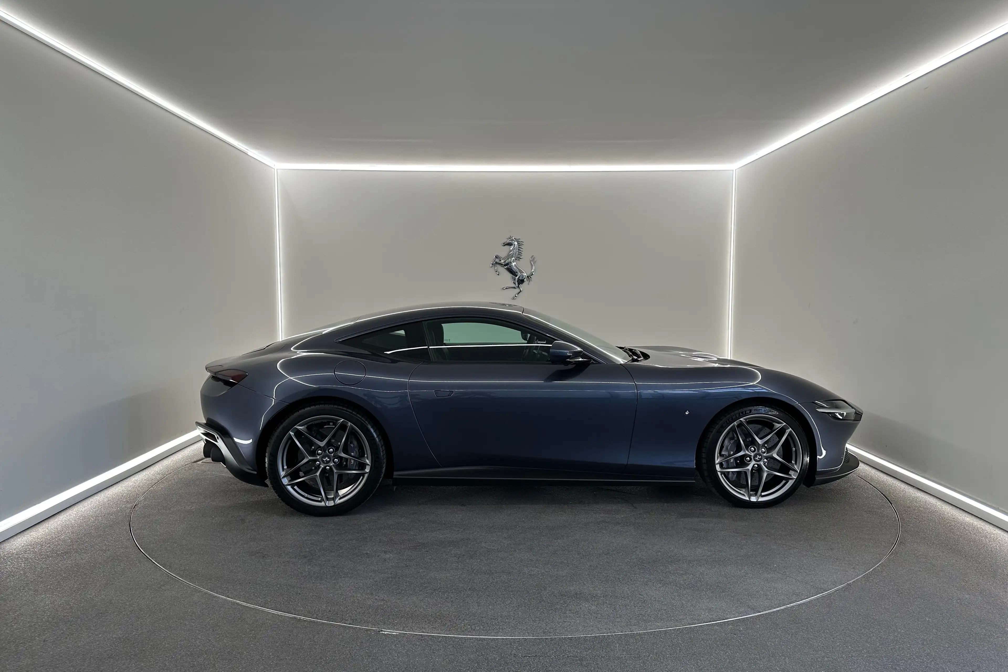 Ferrari Roma Blu Roma / Ferrari Approved — photo 8
