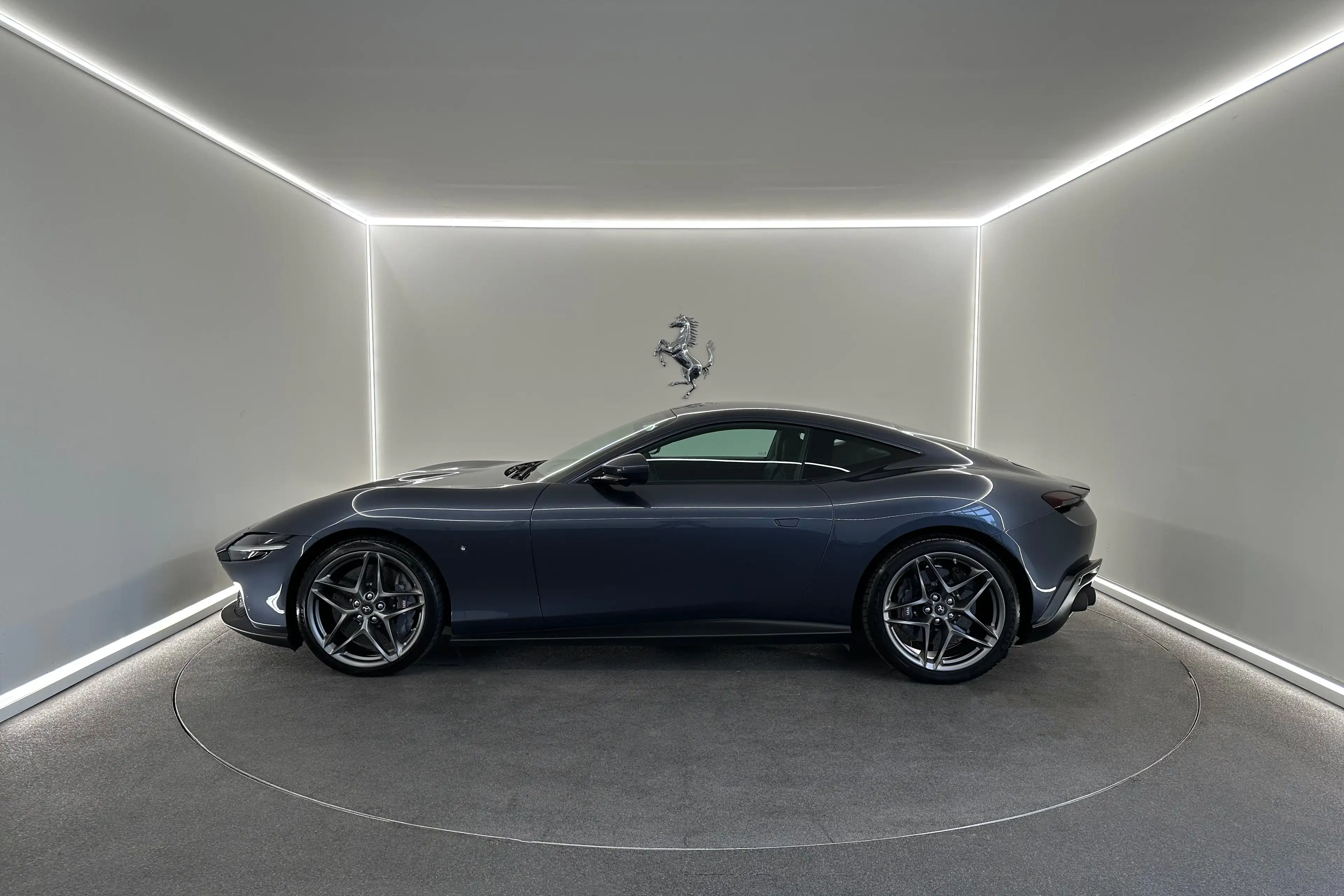 Ferrari Roma Blu Roma / Ferrari Approved — photo 4