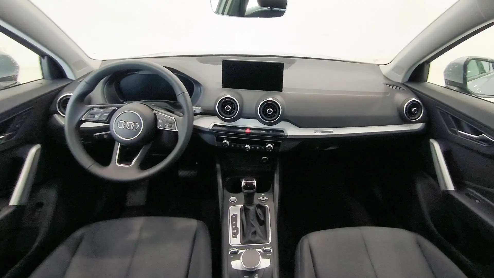 Audi Q2 35 TFSI Advanced S tronic 110kW Plateado - 2
