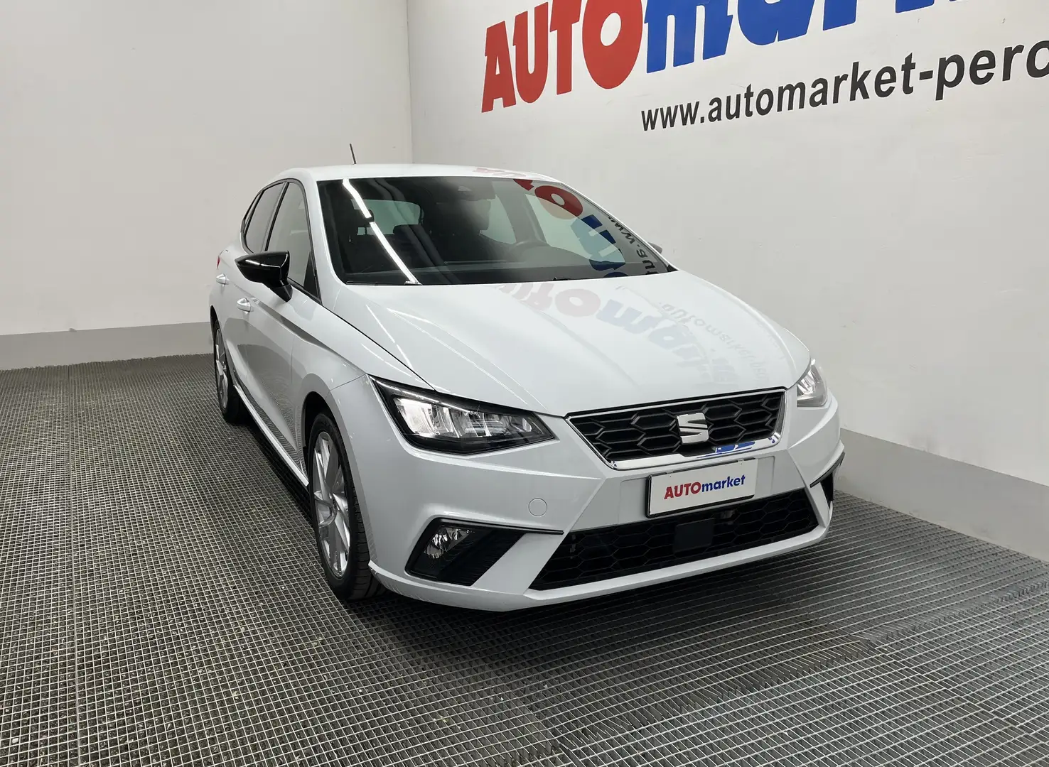 SEAT Ibiza 1.0 ecotsi FR 95cv Bianco - 2