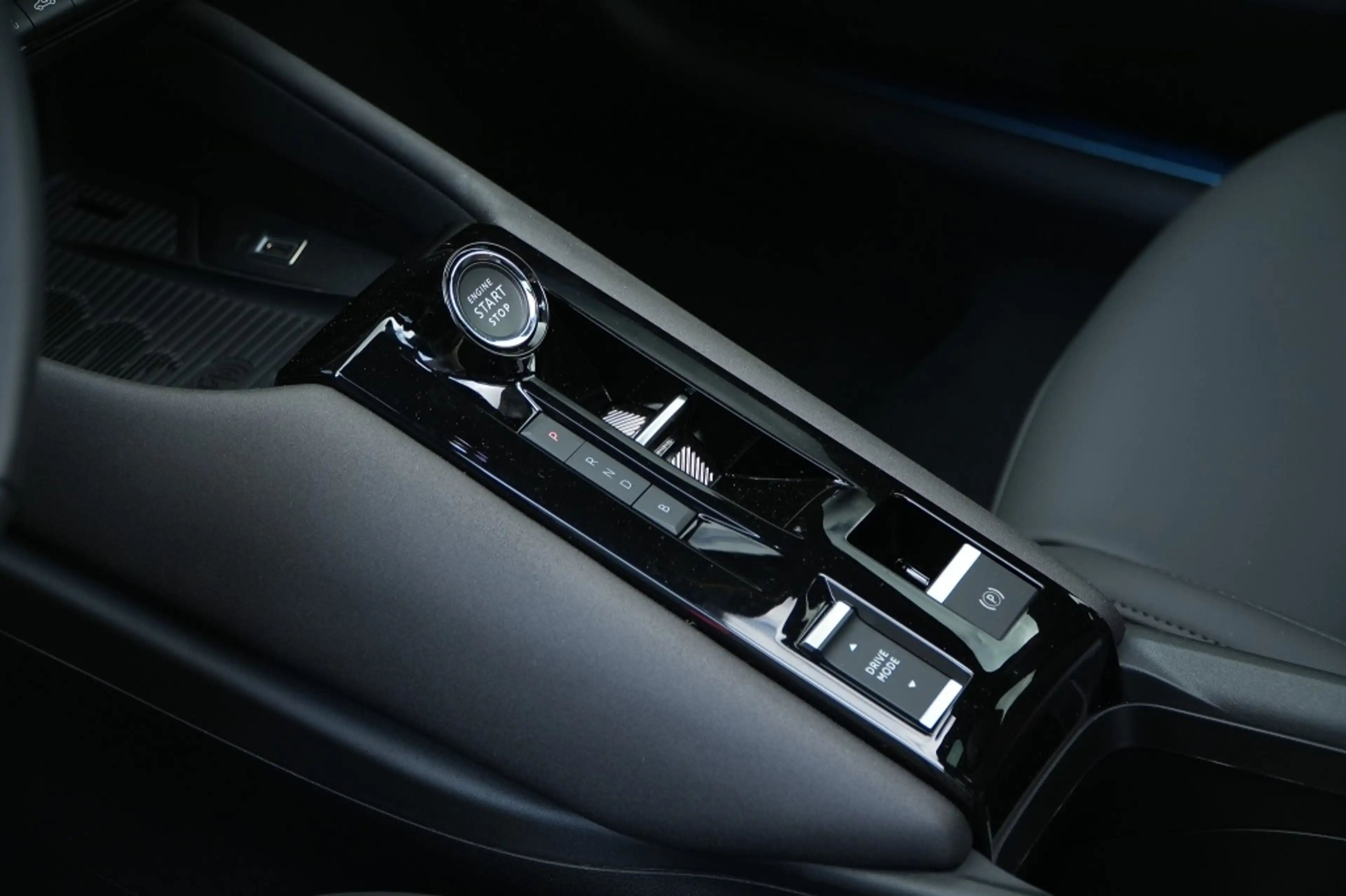 Alfa Romeo Junior 1.2 Turbo 145 PK Ibrida Speciale | Techno | Pano | — photo 10