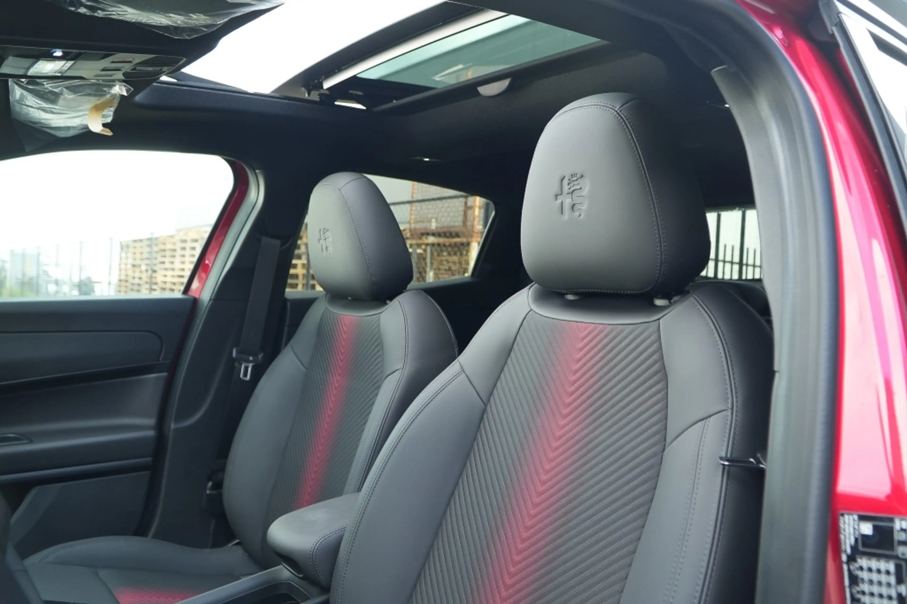 Alfa Romeo Junior 1.2 Turbo 145 PK Ibrida Speciale | Techno | Pano | — photo 14