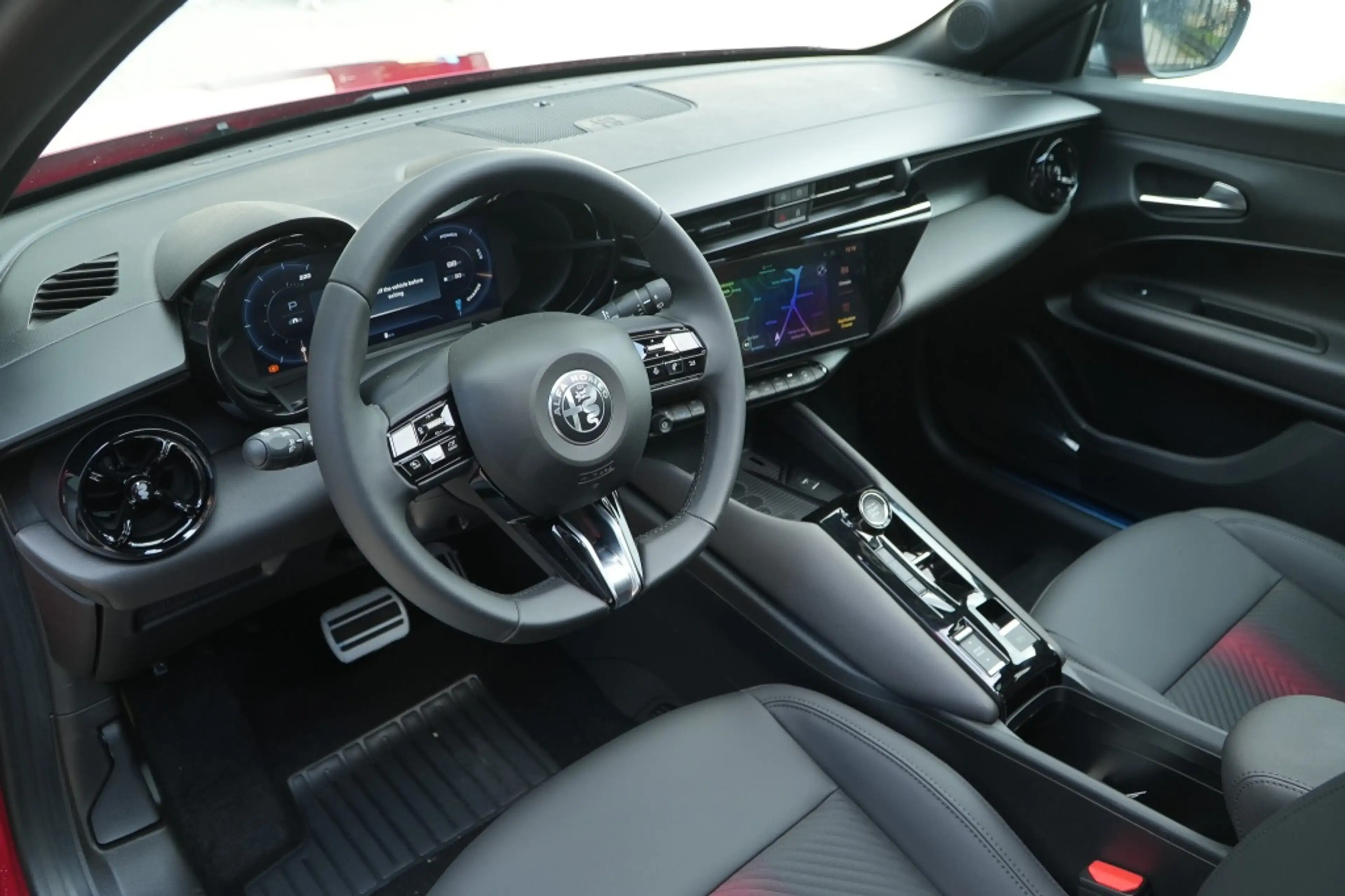 Alfa Romeo Junior 1.2 Turbo 145 PK Ibrida Speciale | Techno | Pano | — photo 8