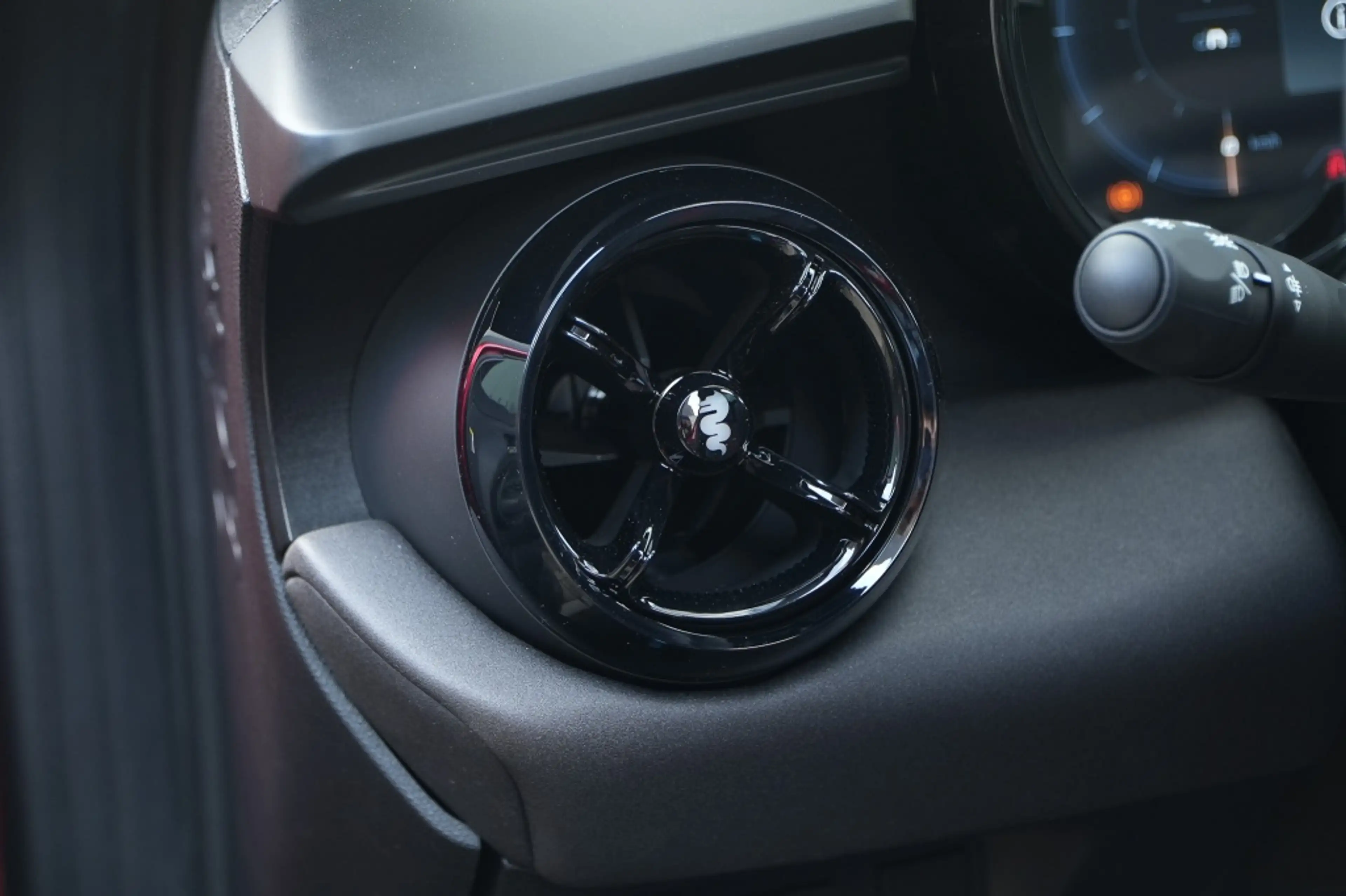 Alfa Romeo Junior 1.2 Turbo 145 PK Ibrida Speciale | Techno | Pano | — photo 13