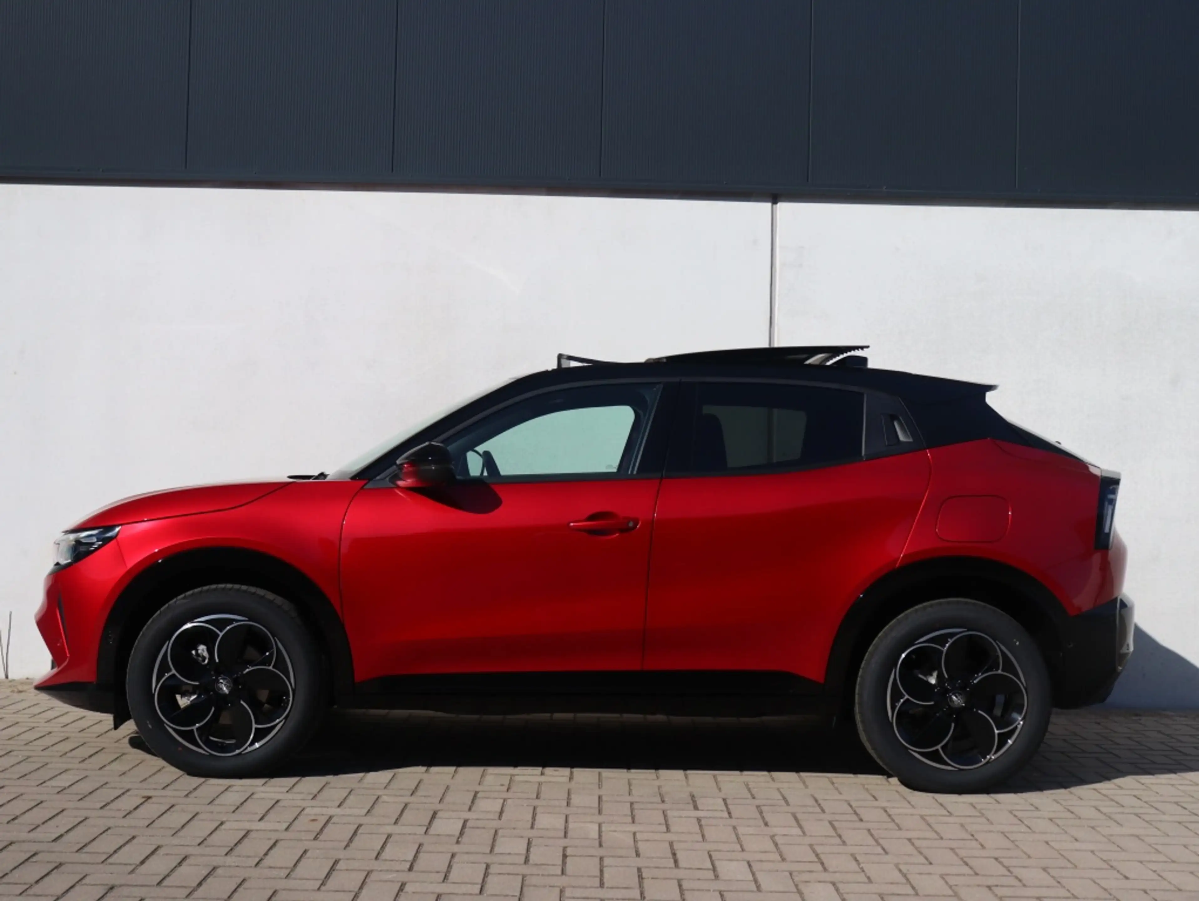 Alfa Romeo Junior 1.2 Turbo 145 PK Ibrida Speciale | Techno | Pano | — photo 4