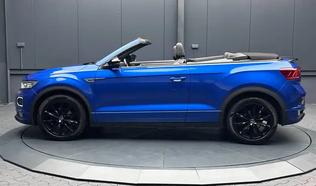 Volkswagen T-Roc view 2