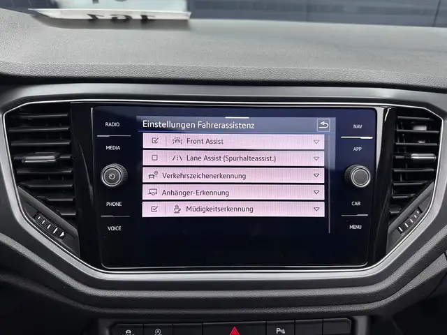 Volkswagen T-Roc view 22